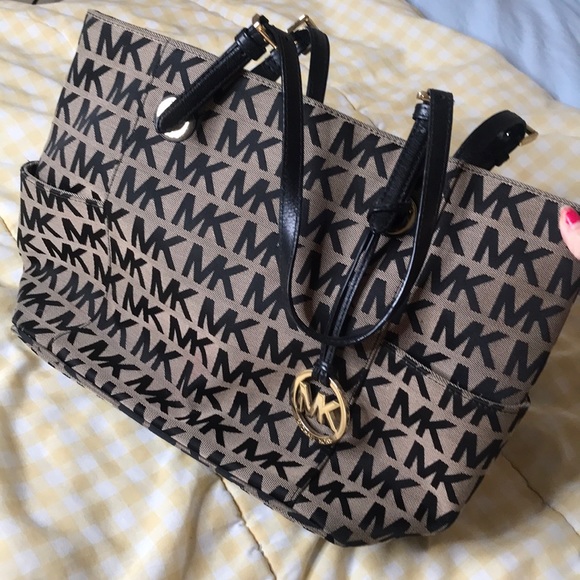 Michael Kors Handbags - Michael Kors tote like new